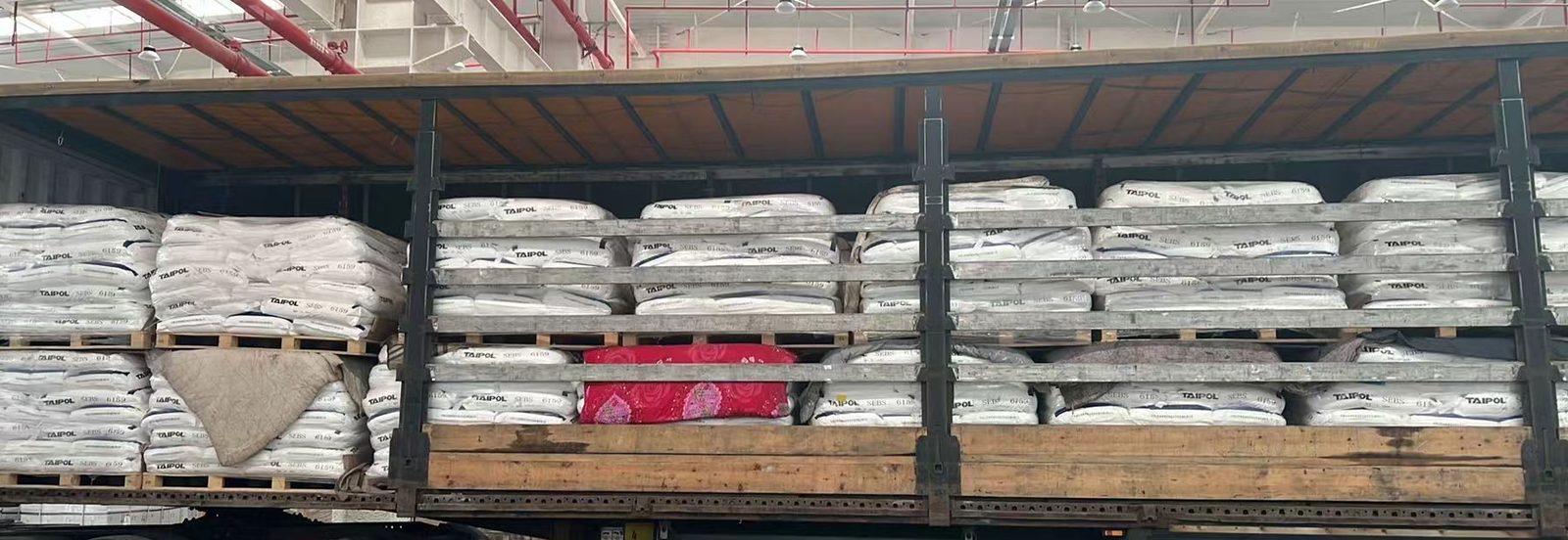 Bagged and baled cargo loaded in a curtainsider